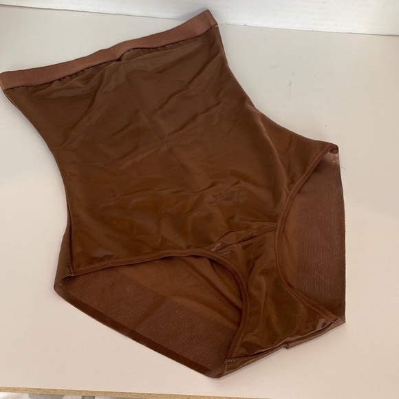 SKIMS simply bare briefs XS in bronze - Picture 1 of 6